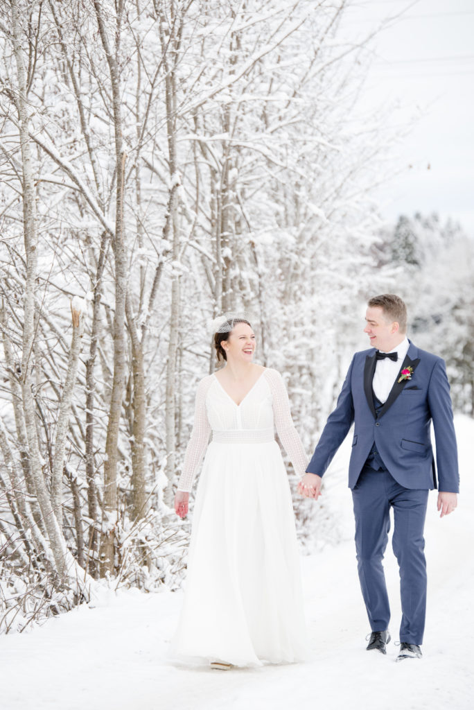 Winterhochzeit Allgäu Kempten Schnee Brautpaar