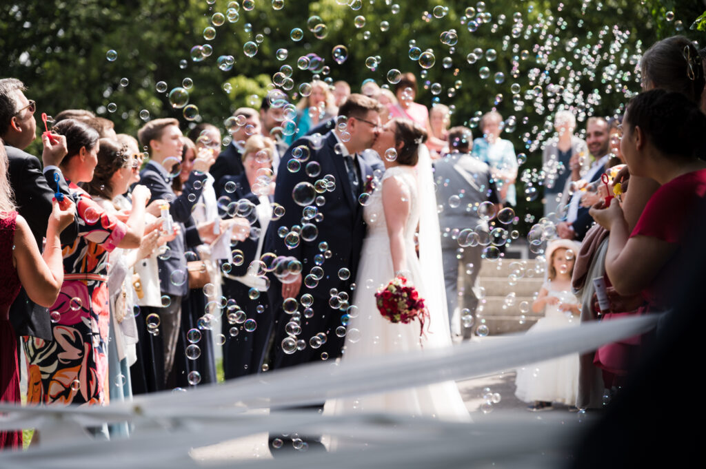 Luftballons auf Hochzeiten
Seifenblasen Auszug Hochzeit Hochzeitsfotograf Starnberg